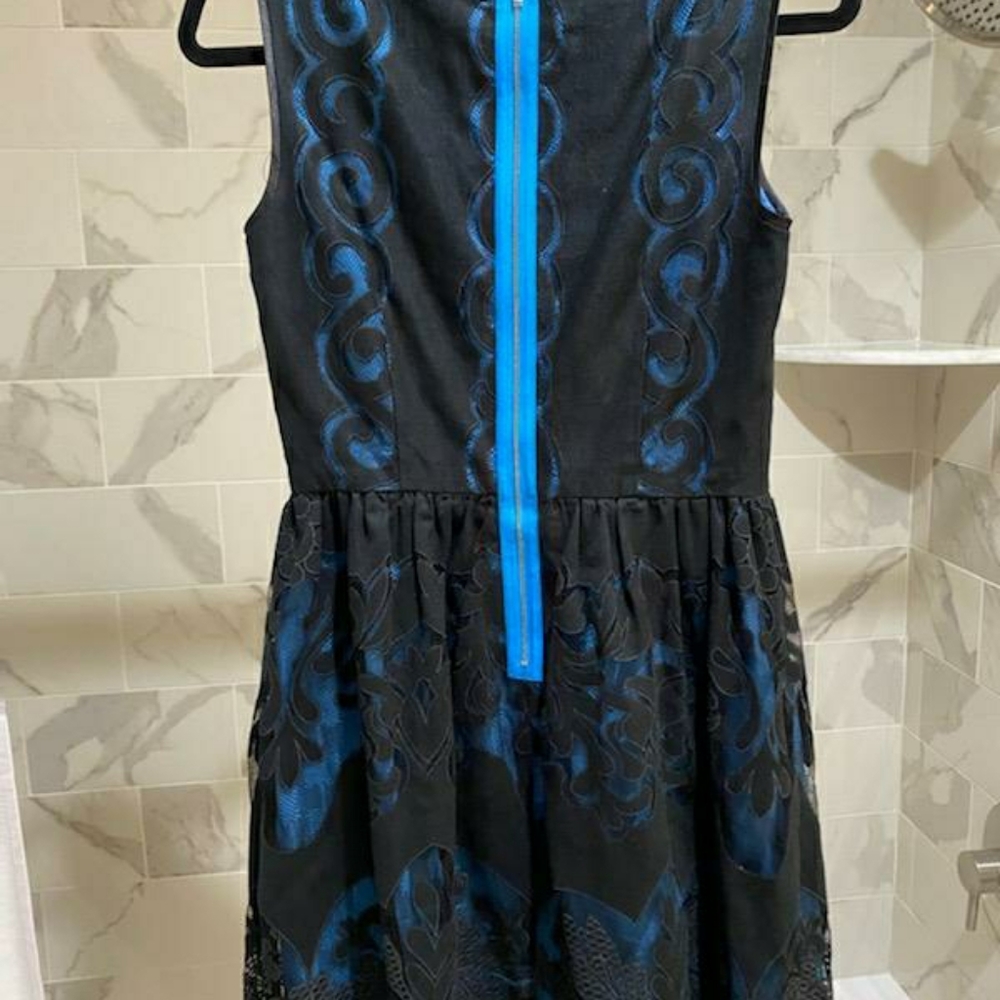 Dress - Picture 3 of 4